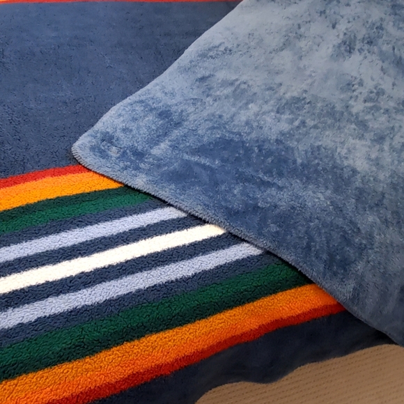 Pendleton Sherpa Fleece Reversible Blue, Orange/Red/GreenStripe Blanket King EUC - Picture 4 of 10